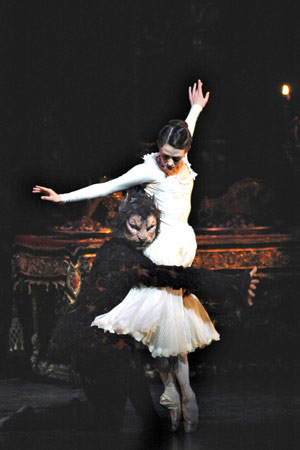 Actors perform during the rehearsal of the ballet of 'Beauty and the Beast' at the National Centre for the Performing Arts in Beijing, capital of China, Jan. 13, 2009. The ballet, performed by Birmingham Royal Ballet and Britain and Royal Ballet Sinfonia, was staged in Beijing Tuesday.[Li Yan/Xinhua] 