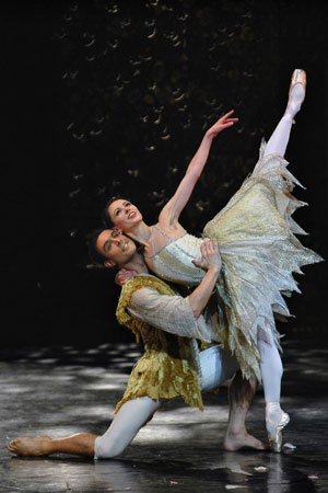 Actors perfor during the rehearsal of the ballet of 'Beauty and the Beast' at the National Centre for the Performing Arts in Beijing, capital of China, Jan. 13, 2009. [Li Yan/Xinhua]