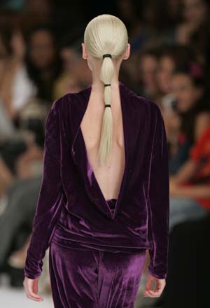 A model wears a creation from TNG's 2009 autumn/winter collection during the Fashion Rio Show in Rio de Janeiro January 12, 2009.