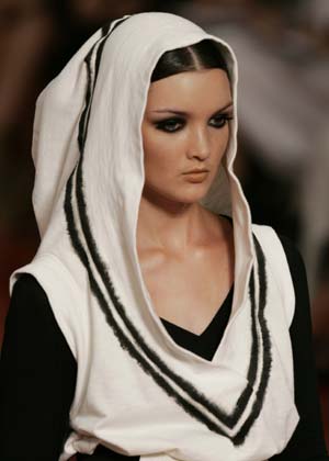 A model wears a creation from Mara Mac's 2009 autumn/winter collection during the Fashion Rio Show in Rio de Janeiro January 12, 2009.