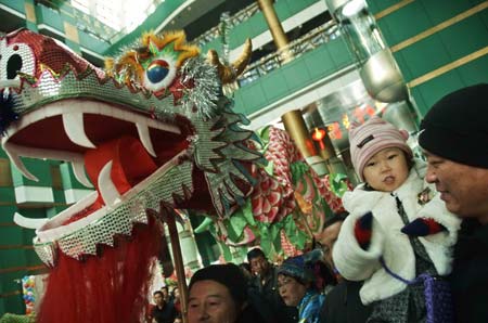 People attend a culture festival with the theme of greeting the Spring Festival in Xinghai Exhibition Center in Dalian, northeast China's Liaoning Province, Jan. 13, 2009. The Spring Festival, or the Chinese lunar New Year, falls on Jan. 26 this year. 