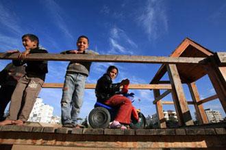 Palestinian kids play at the Barcelona Park in south of Gaza City during Israel's 3 hours halt of fire, on Jan. 13, 2009. [Wissam Nassar/Xinhua] 