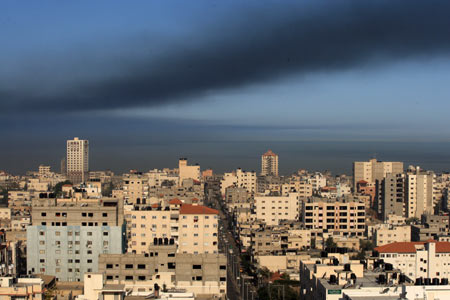 Smoke is seen during an Israeli military operation in Gaza City, on Jan. 15, 2009. [Wissam Nassar/Xinhua]