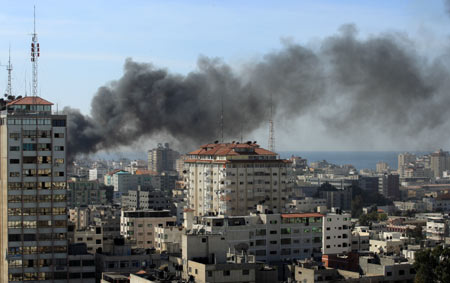 Smoke is seen during an Israeli military operation in Gaza City, on Jan. 15, 2009. [Wissam Nassar/Xinhua]