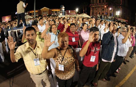 Newly-elected mayors, vice mayors and municipal councilors attend a mass oath ceremony for mayoral authorities on the Revolution Square in Managua, capital of Nicaragua, Jan. 14, 2009. The mayors from throughout the country were elected on Nov. 9, 2008. [Xinhua]