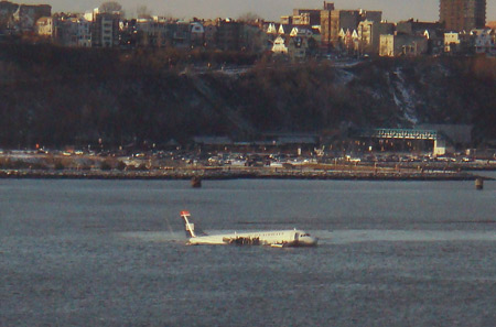 Passengers wait to be rescued on the wings of a U.S. Airways plane after it landed in the Hudson River in New York, the United States, on Jan. 15, 2009. The U.S. Airways jet on way from New York to Charlotte Thursday crashed into the Hudson River off the west side of Manhattan with more than 150 people on board. [He Bin/Xinhua] 