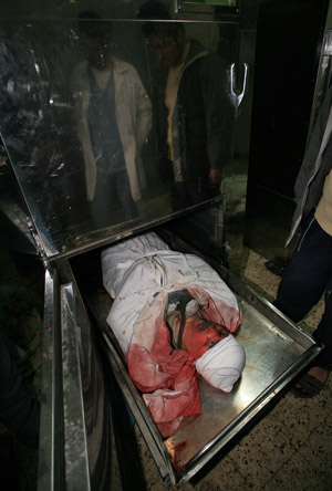  The body of Hamas leader Said Siam lies in the mortuary of Al-Shifa hospital in Gaza City on Jan. 15, 2009, after he was killed in an Israeli air strike. [Xinhua] 