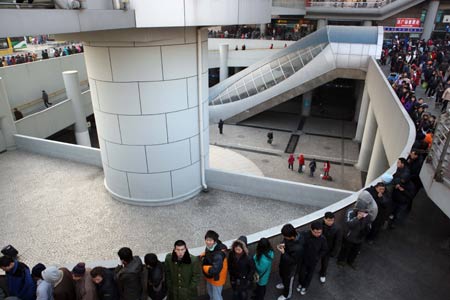 People queue up to buy train tickets at the Beijing West Railway Station in Beijing Jan. 15, 2009. China's annual Spring Festival pessenger rush is getting started these days as the Spring Festival comes close. 