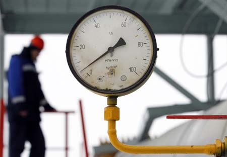 A Gazprom technician works at the gas export monopoly's Sudzha compressor station, January 14, 2009. Ukrainian state energy company Naftogaz on Wednesday declined a request by Russia's Gazprom to supply almost 100 million cubic metres to the Balkans and Moldova, instead proposing alternative routes.