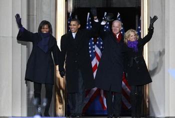 US President-elect Barack Obama (2nd L) and Vice President-elect Joe Biden acknowledge supporters with their wives, Michelle Obama (L) and Jill Biden at a rally at the War Memorial Plaza in Baltimore, January 17, 2009, during Obama's whistle-stop tour from Philadelphia to Washington.[Agencies] 