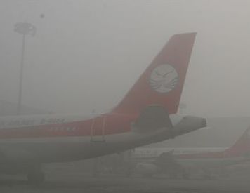 Heavy fog blankets Shuangliu International Airport in Chengdu on January 18, 2009, delaying 121 incoming and outgoing flights. 