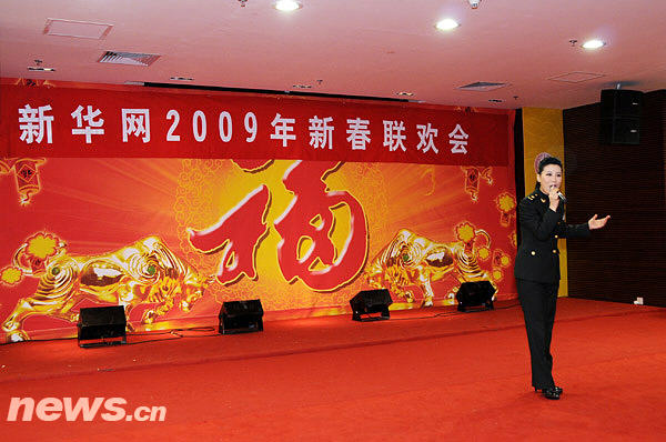 Tan Jing sings at the 2009 New Year's Party of Xinhuanet staged at the banquet hall of Xinhua News Agency on Jan. 17, 2009. Tan Jing, one of the top ten Outstanding Chinese Youths of 2008, first-grade actress of the Song and Dance Ensemble of the PLA General Political Department and youth singer, extends her New year's greeting via Xinhuanet to netizens throughout the country.