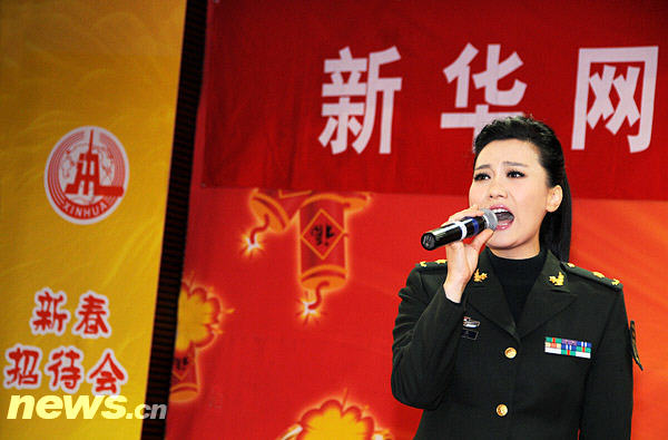 Tan Jing sings at the 2009 New Year's Party of Xinhuanet staged at the banquet hall of Xinhua News Agency on Jan. 17, 2009. 