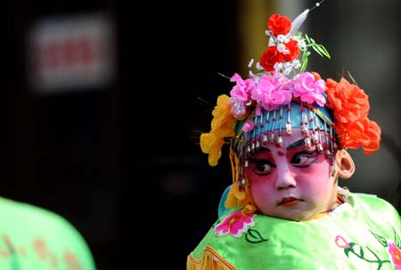 A Little player waits to perform Shehuo, a kind of traditional variety show performed outdoors, in Pingyao, north China's Shanxi Province, Jan. 17, 2009. The time-honoured Pingyao city listed among the UNESCO World Cultural Heritages prepares for the approaching Spring Festival with traditional celebrations. 