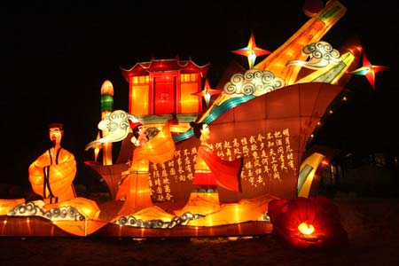 Photo taken on Jan. 17, 2009 shows a giant color lantern at a lantern fair in Meishan, southwest China's Sichuan Province. The 30-day lantern fair, showing the achievements under China's reform and opening policies, was opened in Meishan on Friday. 