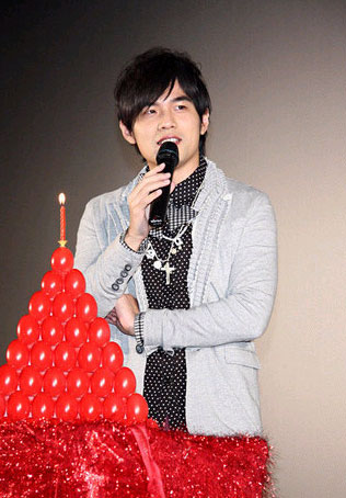 Pop star Jay Chou celebrates his 30th birthday in Taipei on January 18, 2009. 
