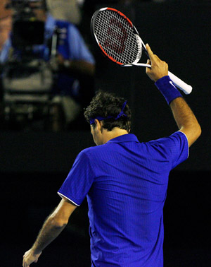 Switzerland's Roger Federer celebrates a score against Italy's Andreas Seppi during the first round of the men's singles at the 2009 Australian Open held in Melbourne, Australia, Jan. 19, 2009. [Xinhua]