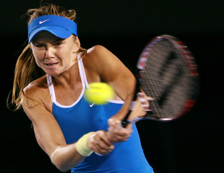 Slovak Daniela Hantuchova returns a shot to Australian Casey Dellacqua during the first round of the women's singles at the 2009 Australian Open held in Melbourne, Australia, Jan. 19, 2009. [Xinhua]