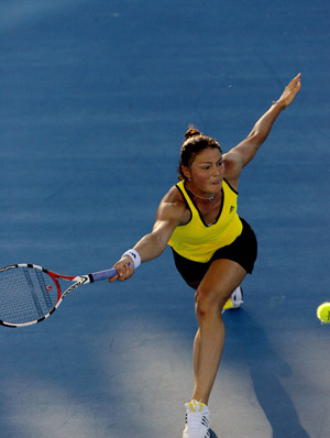 Russian Dinara Safina returns a shot to compatriot Alla Kudryavtseva during the first round of the women's singles at the 2009 Australian Open held in Melbourne, Australia, Jan. 19, 2009. Safina won 2-0 and advanced to the next round. [Xinhua]