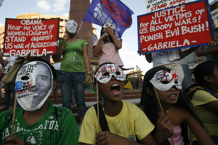 Filipino women and children shout anti war slogans as they gathered in a park in Quezon City, north of Manila, Jan. 19, 2009 to express their demand for justice to the Palestinian women and children who comprise a big number of those killed and injured by Israeli attacks on Gaza. 