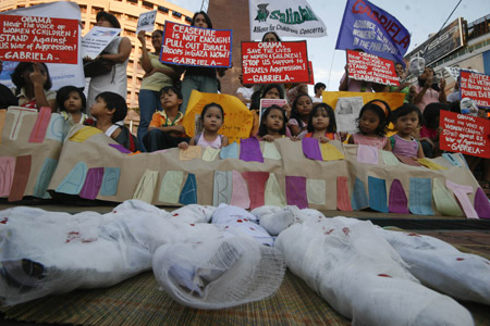 Filipino women and children shout anti war slogans as they gathered in a park in Quezon City, north of Manila, Jan. 19, 2009 to express their demand for justice to the Palestinian women and children who comprise a big number of those killed and injured by Israeli attacks on Gaza.