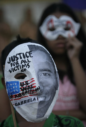 Filipino women and children gather in a park in Quezon City, north of Manila Jan. 19, 2009 to express their demand for justice to the Palestinian women and children who comprise a big number of those killed and injured by Israeli attacks on Gaza. 