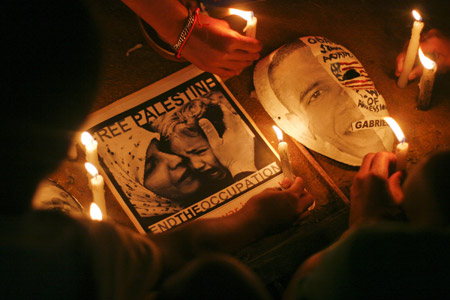 Filipino women and children light candles as they gathered in a park in Quezon City, north of Manila, Jan. 19, 2009 to express their demand for justice to the Palestinian women and children who comprise a big number of those killed and injured by Israeli attacks on Gaza.