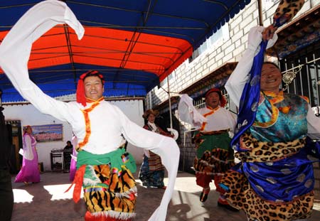 People of the Tibetan ethnic group dance to celebrate the setting of the Serfs Emancipation Day in Lhasa, capital of southwest China&apos;s Tibet Autonomous Region, Jan. 19, 2009.