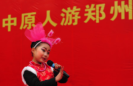 A child performs Yuju opera at the Lucheng Square in Zhengzhou, capital of central China's Henan province, Jan. 19, 2009. Tourism departments and travel agencies in Zhengzhou will hold performances and activities during the Chinese traditional Spring Festival starting from Jan. 26 this year, to attract tourists. 