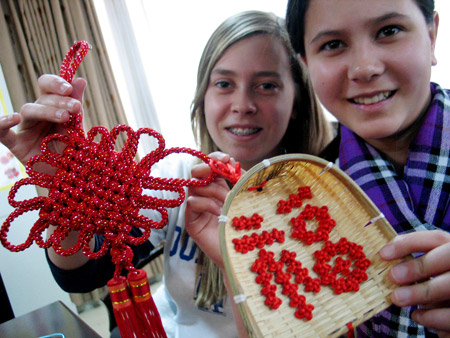 Two New Zealand students display Chinese knots in Shandong Normal University in Jinan, capital of east China's Shandong Province, Jan. 19, 2009. 