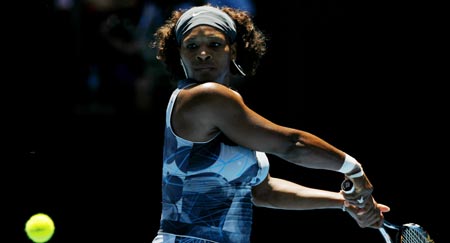 Serena Williams of the United States returns the ball during the first round match of women's singles against China's Yuan Meng at the Australian Open tennis tournament in Melbourne, Jan. 20, 2009. Serena Williams won 6-3,6-2. [Xinhua]