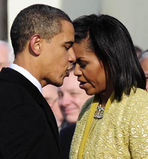 Barack Obama (L) and his wife Michelle Obama are present at the presidential inauguration ceremony held in front of the U.S. Capitol in Washington D.C. Jan. 20, 2009. [Zhang Yan/Xinhua]