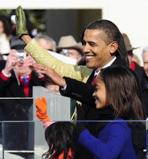 Barack Obama and his family members wave to supporters during the presidential inauguration ceremony held in front of the U.S. Capitol in Washington D.C. Jan. 20, 2009. [Zhang Yan/Xinhua]