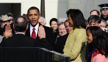 Barack Obama (2nd L) takes oath of office as the 44th president of the United States of America in front of the U.S. Capitol in Washington D.C. Jan. 20, 2009. [Zhang Yan/Xinhua]