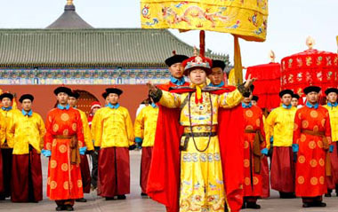 Actors in costumes of the Qing Dynasty (1644-1911) have rehearsal of the rite of worshipping the Heaven at the Temple of Heaven in Beijing, Jan. 20, 2009. The Temple of Heaven Park will hold heaven worshipping ceremony during the Chinese lunar New Year holidays, which begins on Jan. 26 this year.