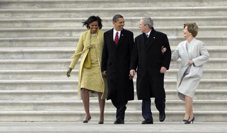 Newly-inaugurated US President Barack Obama (2nd L), First lady Michelle Obama (L), former President George W. Bush (2nd R) and his wife Laura Bush (R) walk down the steps during the departure ceremony in Washington D.C. Jan. 20, 2009. 
