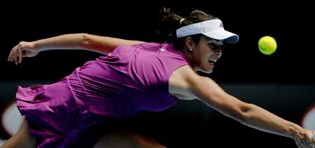 Ana Ivanovic of Serbia returns the ball during the second round match of women's singles against Alberta Brianti of Italy at the Australian Open tennis tournament in Melbourne, Jan. 21, 2009. Ivanovic won 2-0. 