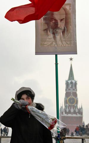 An old lady stands in Red Square in Moscow, capital of Russia, on Jan. 21, 2009. Hundreds of representatives of the Russian Communist Party placed wreaths to Lenin's Mausoleum Wednesday, marking the 85th anniversary of the death of Vladimir Lenin - the founder of the Soviet state.