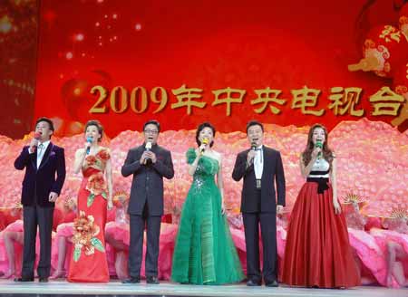 Anchormen and anchorwomen host the Spring Festival Gala during a dress rehearsal in China's biggest TV station, CCTV, in Beijing, capital of China, Jan. 13, 2009. China's annual televised Spring Festival (Lunar New Year) Gala, a traditional centerpiece of celebrations to mark the country's most important festival, will be on in the evening of Jan. 25, 2009. 