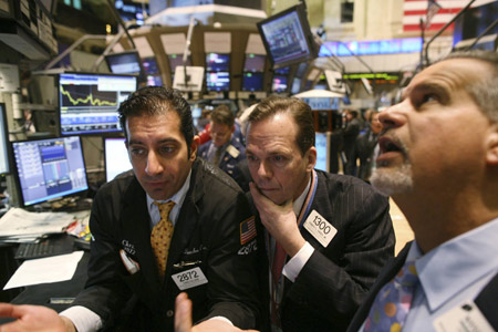 Traders work on the floor of the New York Stock Exchange, January 21, 2009.[Xinhua]