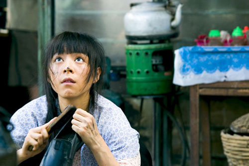 A still from 'Hong He' features Zhang Jingchu. The China-U.S. joint production helmed by director Zhang Jiarui, will open in Chinese theatres around the Valentine's Day to battle with 'Australia' and 'Cape No. 7' at the box office. 