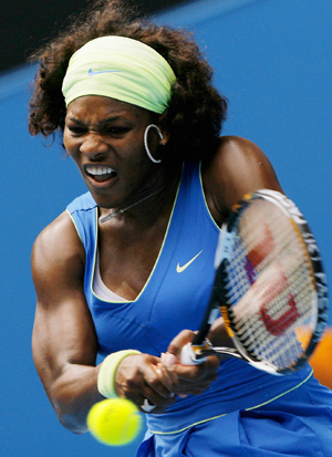 Serena Williams of the United States returns the ball during the second round match of women's singles against Gisela Dulko of Argentina at the Australian Open tennis tournament in Melbourne, Jan. 22, 2009. Serena Williams won 2-0 (6-3, 7-5). [Xinhua]
