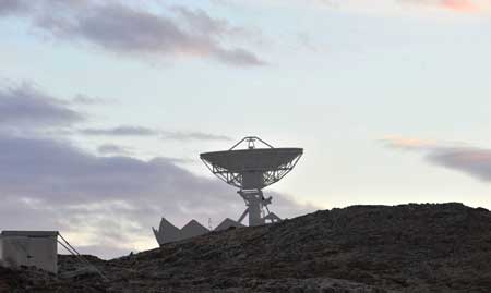 Photo taken on Jan. 21, 2009 shows a satellite ground station at China's Zhongshan Station in Antarctica. The Zhongshan Station is under reconstruction and upgrade. Built in 1989, the Zhongshan Station is one of China's first two research stations in Antarctica. 