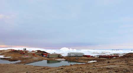 Photo taken on Jan. 21, 2009 shows a general view of China's Zhongshan Station in Antarctica. 