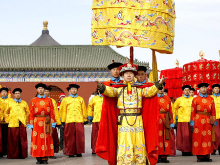 An actor who is dressed as a Qing Dynasty emperor gestures during a performance in Beijing January 23, 2009. The performance adapting the ancient ceremony of the Qing dynasty emperors to pray for good fortune will be held daily during the upcoming Chinese Lunar New Year celebrations in Beijing's Temple of Heaven.[Photo: Xinhua]