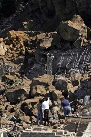 Rescuers inspect the scene of a landslide in Mexico City, capital of Mexico, Jan. 22, 2009.