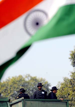 Members of India National Security Guard patrol for the full dress rehearsal of the Republic Day parade in New Delhi, capital of India, on Jan. 23, 2009. Security was tightened as the formal parade will be held three days later. (Xinhua/Wang Ye