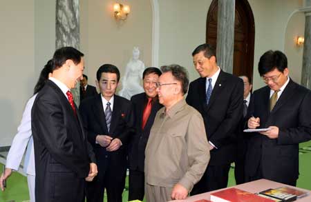  Kim Jong Il (front, R), top leader of the Democratic People's Republic of Korea (DPRK), talks with Wang Jiarui (front, L), head of the International Department of the Communist Party of China (CPC) Central Committee, in Pyongyang, the Democratic People's Republic of Korea, on Jan. 23, 2009.