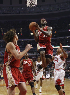 Cleveland Cavaliers' LeBron James drives the lane while playing the Chicago Bulls during the first quarter of their NBA basketball game in Chicago Jan. 15, 2009.