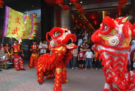 Performers play lion dance in front of the headquarters of Malaysia Chinese Association to celebrate the Chinese Lunar New Year in Kuala Lumpur, capital of Malaysia, Jan. 26, 2009.